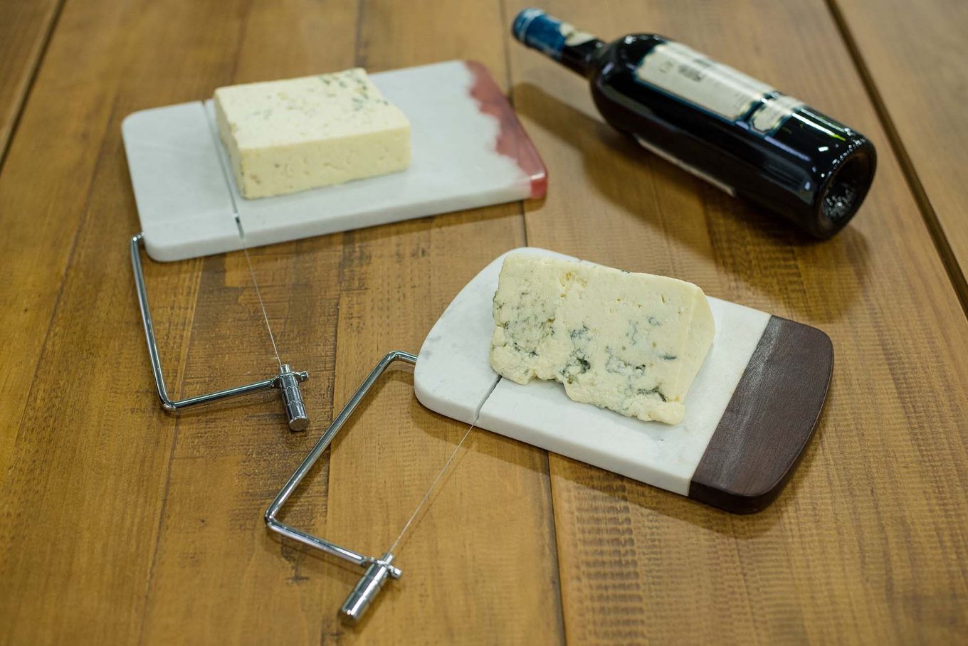 Texto: Fatiador de queijo da Oxford: duas opções para complementar sua mesa. Foto: Karla Rudnick.