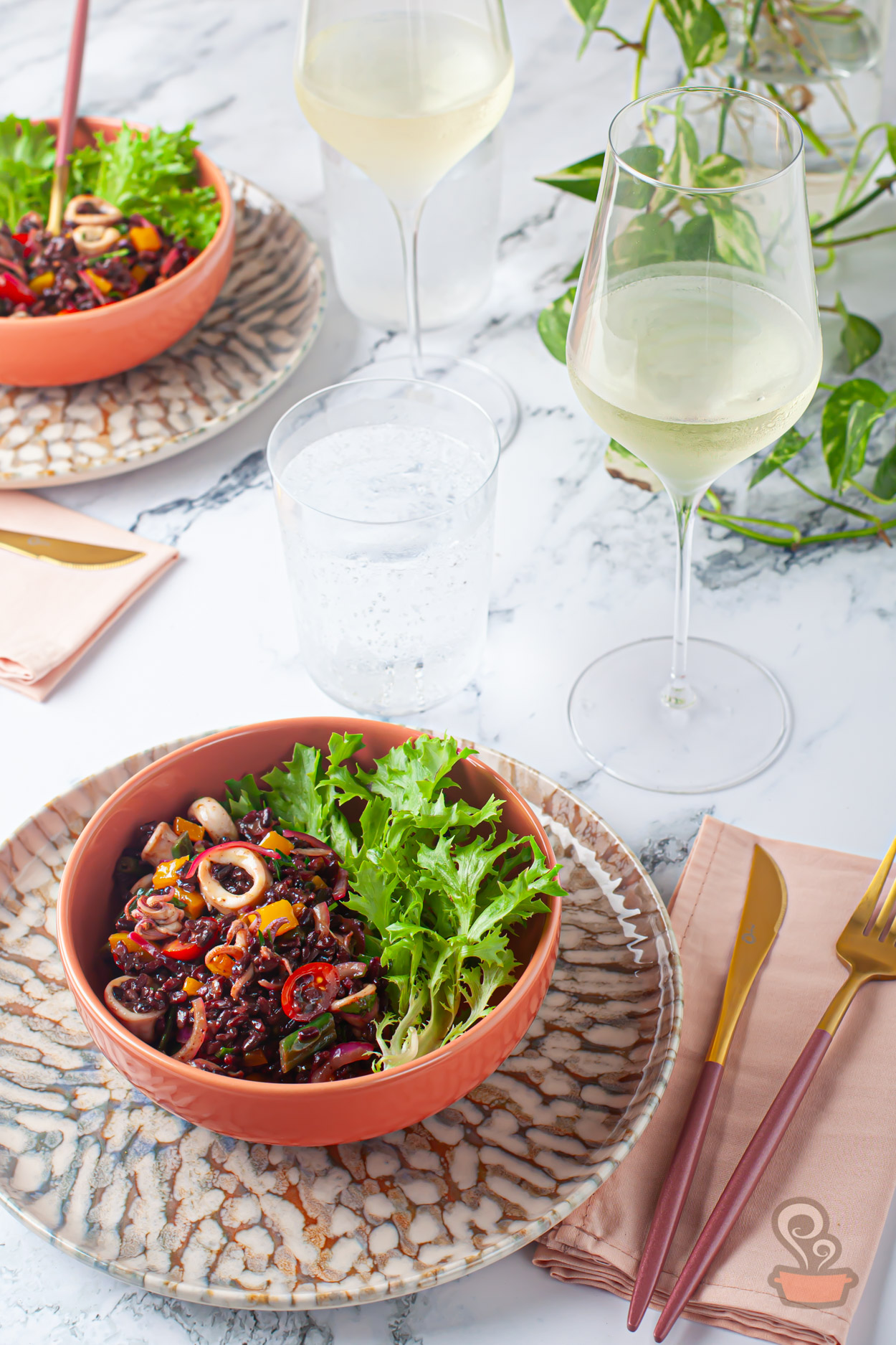 Salada de arroz negro refrescante - foto: naminhapanela.com