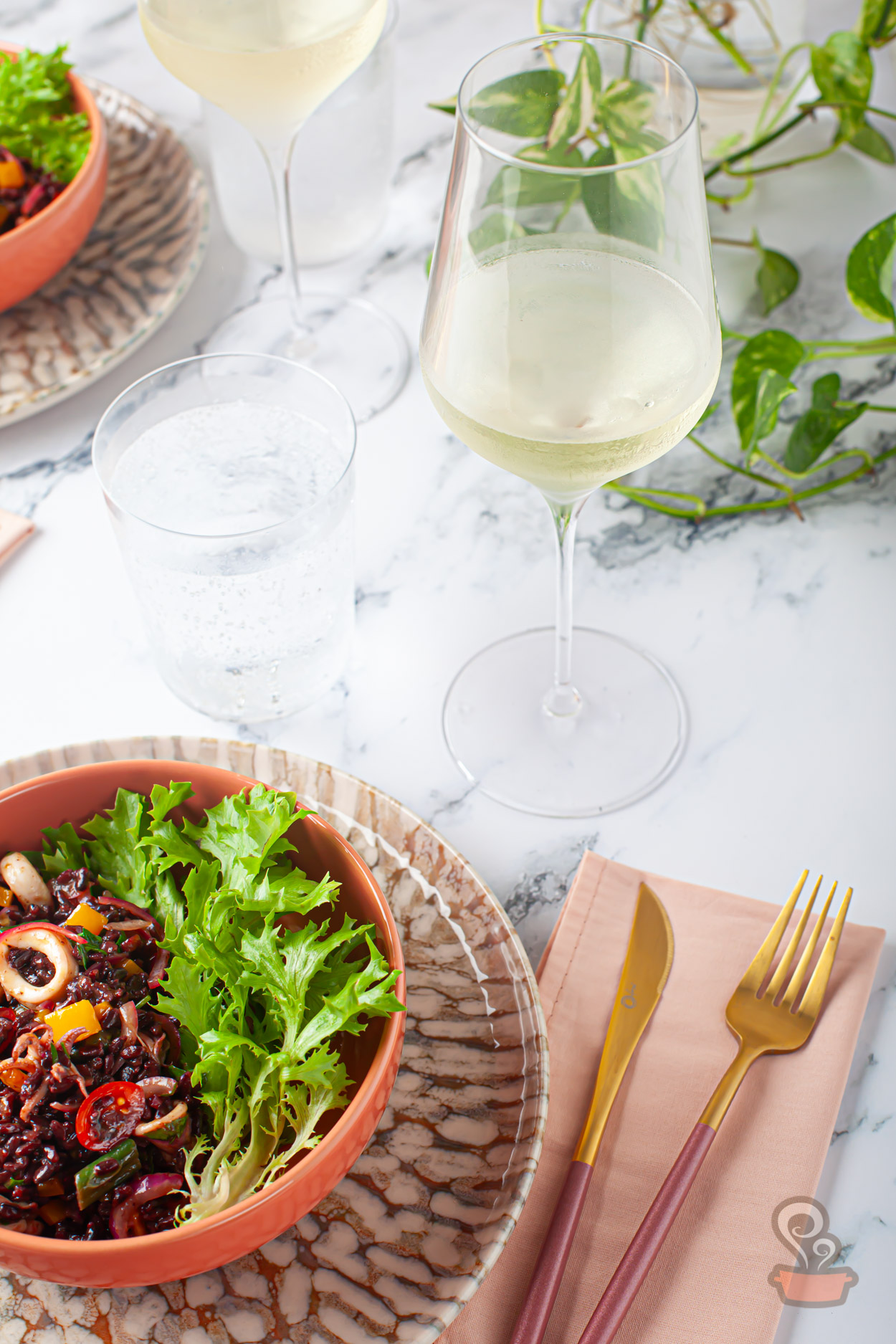 Salada de arroz negro refrescante - foto: naminhapanela.com