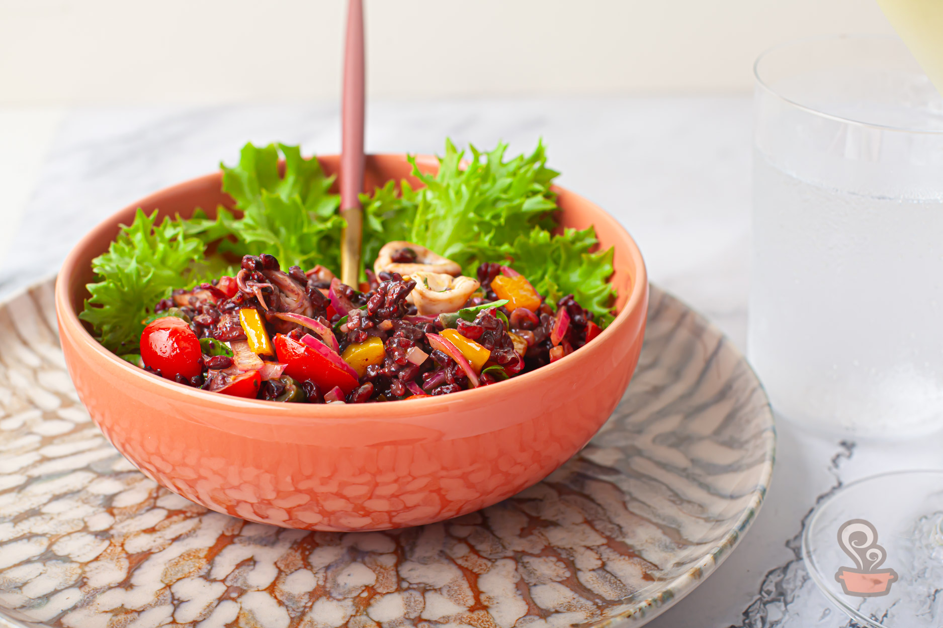 Salada de arroz negro refrescante - foto: naminhapanela.com