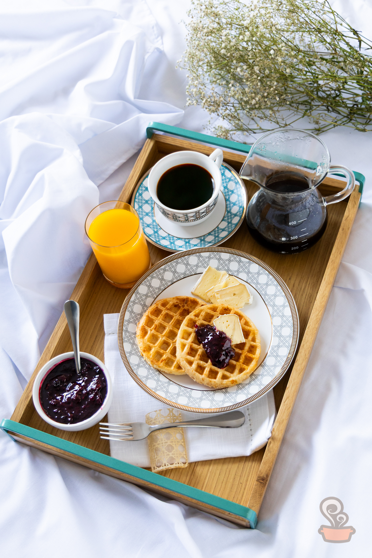 Waffle de pão de queijo recheado com brie