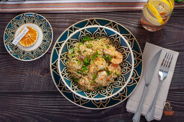 Risoni com camarão e limão siciliano